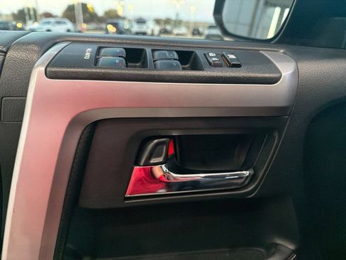 Used 2022 Toyota 4Runner SR5 AWD/4WD image 4