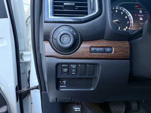 Used 2021 Nissan Titan Platinum Reserve w/ Moonroof Package AWD/4WD image 23