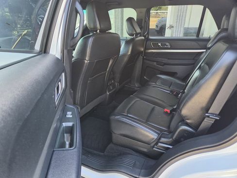 Used 2018 Ford Explorer XLT w/ Equipment Group 202A AWD/4WD image 10