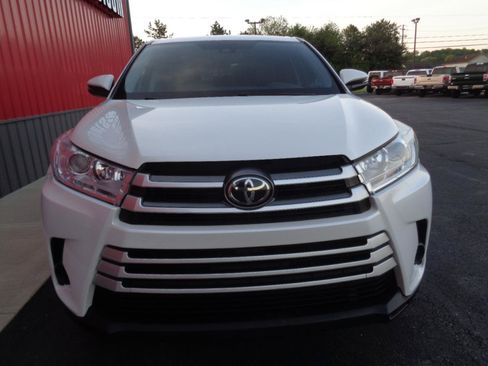 Used 2019 Toyota Highlander LE FWD image 12