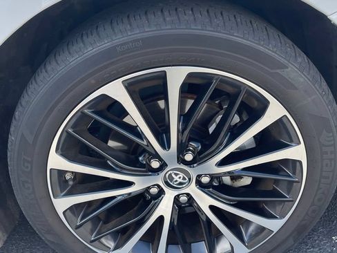 Used 2018 Toyota Camry SE w/ Convenience Package FWD image 17