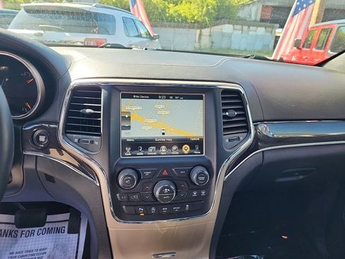 Used 2017 Jeep Grand Cherokee Overland AWD/4WD image 21