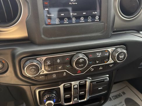Used 2023 Jeep Gladiator Sport AWD/4WD image 14
