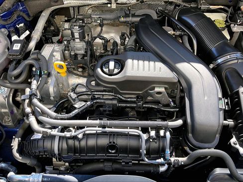 Certified 2022 Volkswagen Taos SE w/ Panoramic Sunroof Package image 32