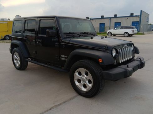 Used 2015 Jeep Wrangler Unlimited Sport w/ Connectivity Group AWD/4WD image 6