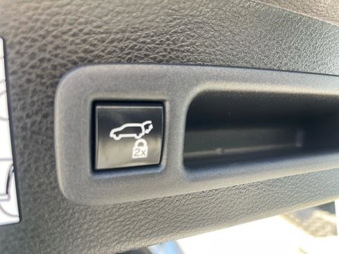 Used 2022 Toyota Sienna Platinum w/ Protection Package (TMS) image 33