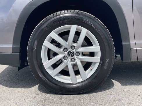 Used 2016 Toyota Highlander LE FWD image 36