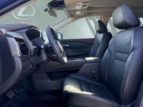 Used 2023 Nissan Rogue SL w/ SL Premium Package image 9