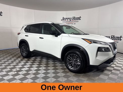 Used 2023 Nissan Rogue S image 4