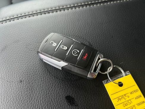 Used 2025 RAM 1500 Laramie image 33