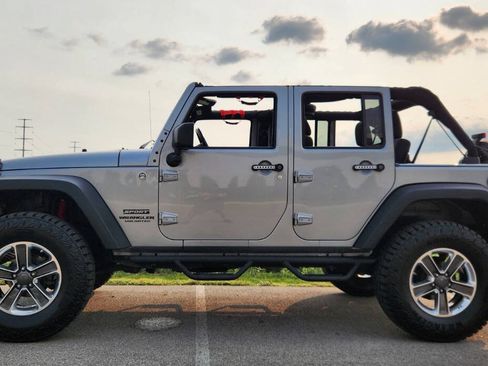 Used 2016 Jeep Wrangler Unlimited Sport w/ Connectivity Group AWD/4WD image 2