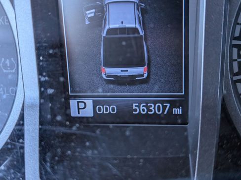 Used 2021 Toyota Tacoma TRD Off-Road image 14