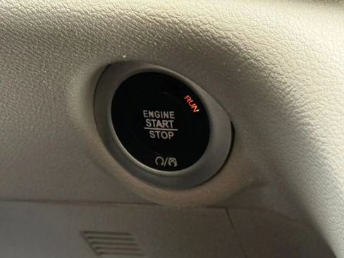 Used 2022 Chrysler Pacifica Touring-L w/ Uconnect Theater Family Group FWD image 45