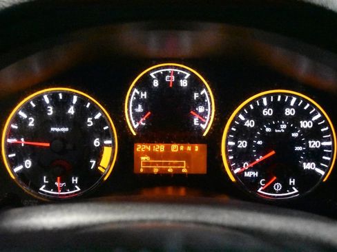 Used 2014 Nissan Armada SL image 18