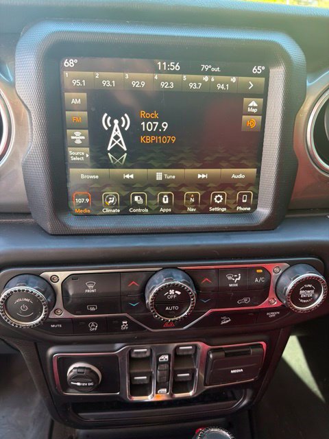Used 2020 Jeep Wrangler Unlimited Sahara w/ Uconnect 4C Nav & Sound Group AWD/4WD image 18