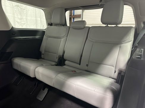 Used 2025 Ford Expedition Platinum image 44