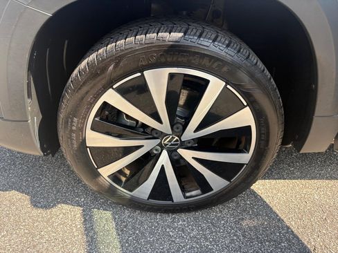 Certified 2023 Volkswagen Taos SE FWD image 27