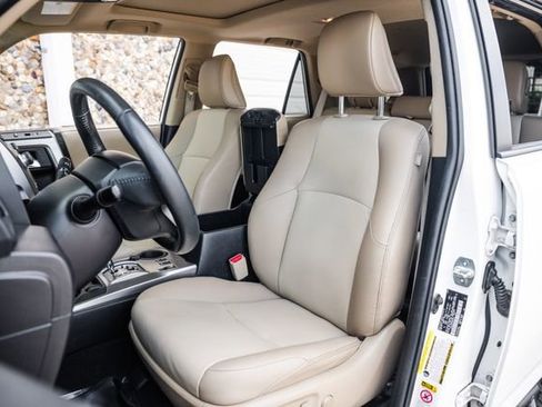 Used 2016 Toyota 4Runner SR5 Premium AWD/4WD image 4