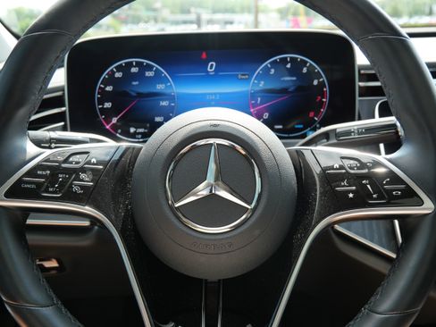 Used 2025 Mercedes-Benz E 350 4MATIC Sedan image 25