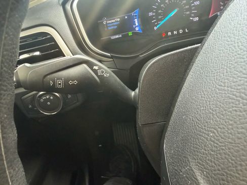 Used 2019 Ford Fusion SE image 18