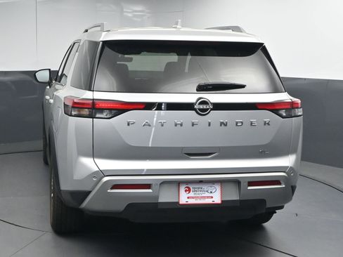 Used 2025 Nissan Pathfinder SL image 7