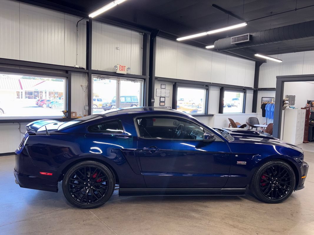 Used 2010 Ford Mustang GT Premium RWD image 14