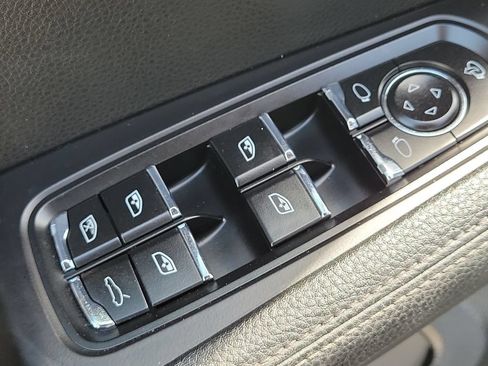 Used 2023 Porsche Macan Turbo AWD/4WD image 28
