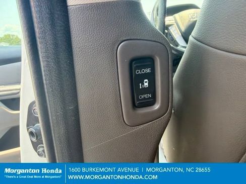 Used 2016 Honda Odyssey Touring Elite image 18