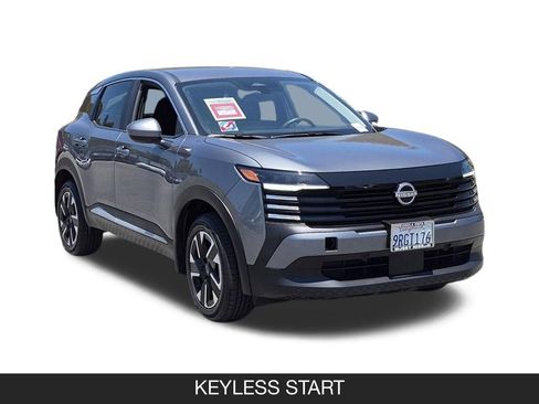 Used 2025 Nissan Kicks SV AWD/4WD image 2