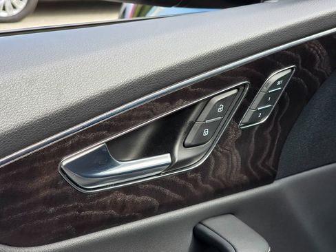 Used 2023 Audi Q8 Premium Plus image 33