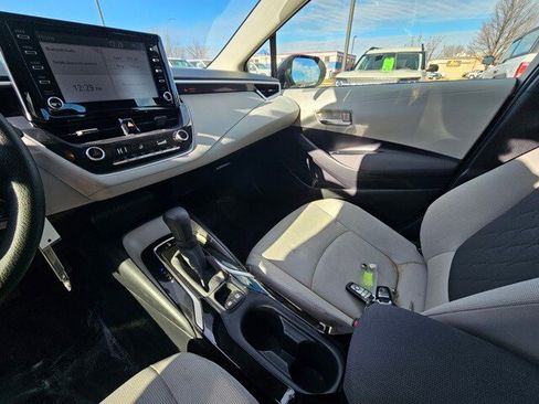 Used 2020 Toyota Corolla LE image 18