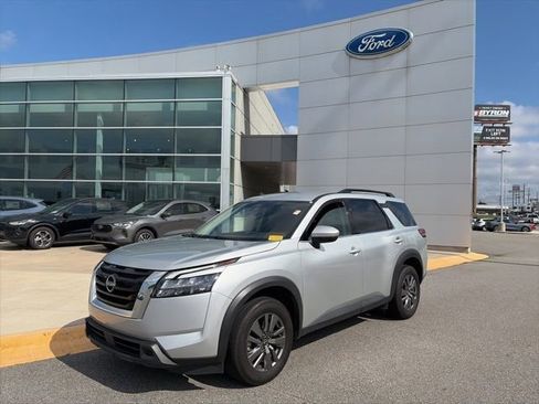 Used 2025 Nissan Pathfinder SV FWD image 1