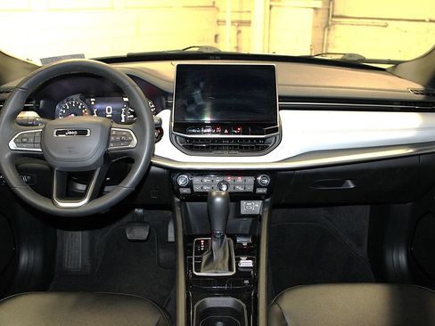 Certified 2025 Jeep Compass Limited AWD/4WD image 9