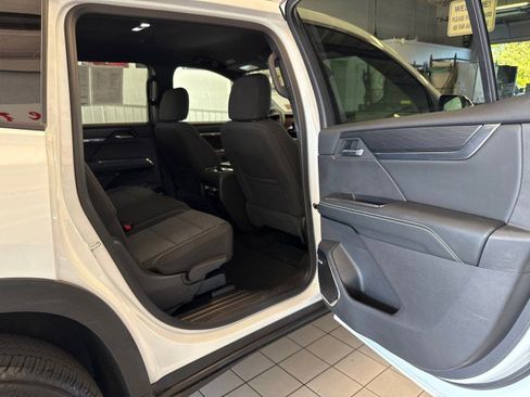 Used 2025 GMC Acadia Elevation image 26
