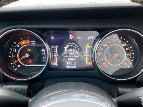 Used 2020 Jeep Wrangler Unlimited Sahara image 12