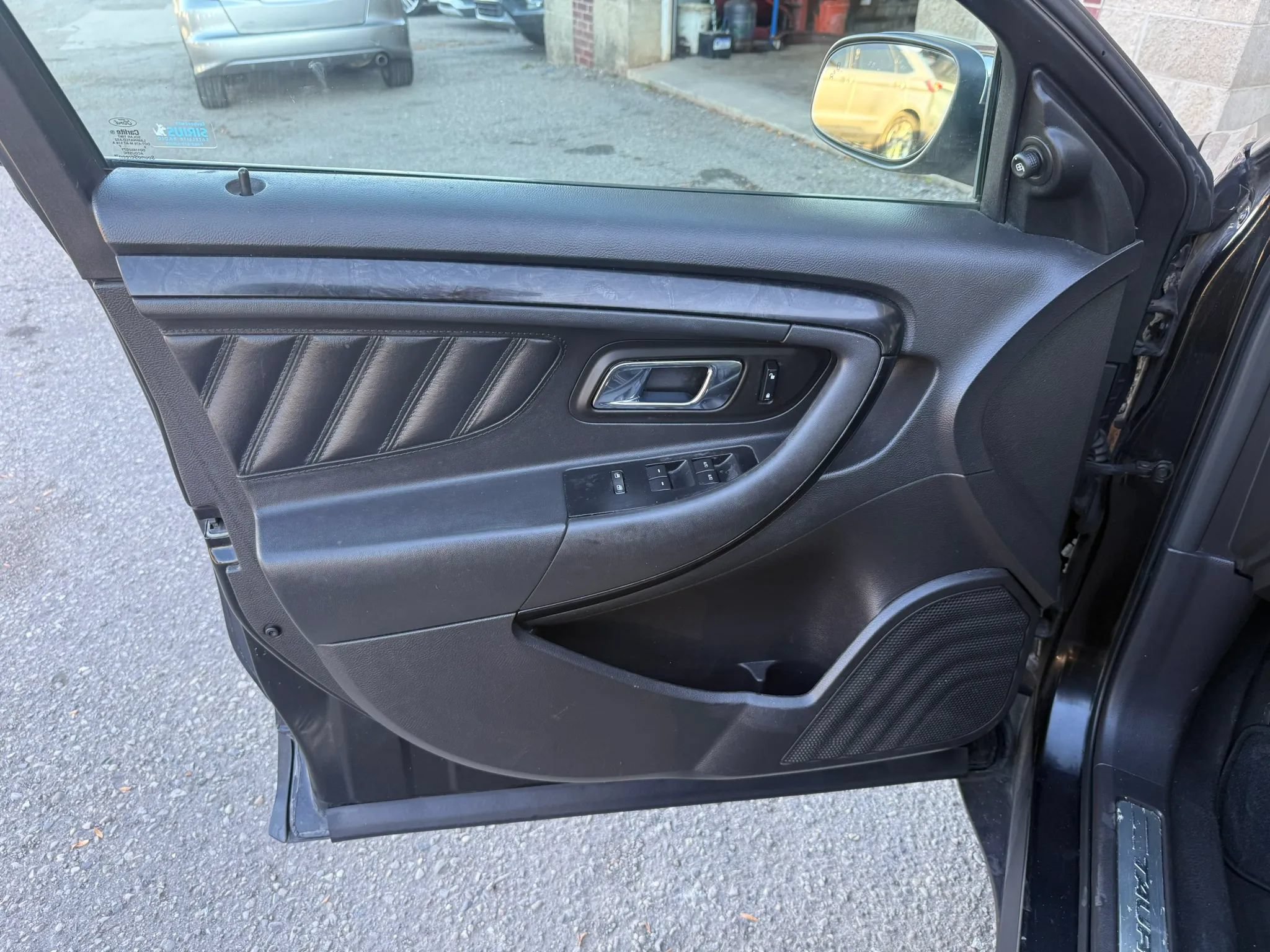 Used 2010 Ford Taurus Limited FWD image 18