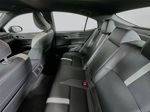 Used 2025 Toyota Camry SE image 20