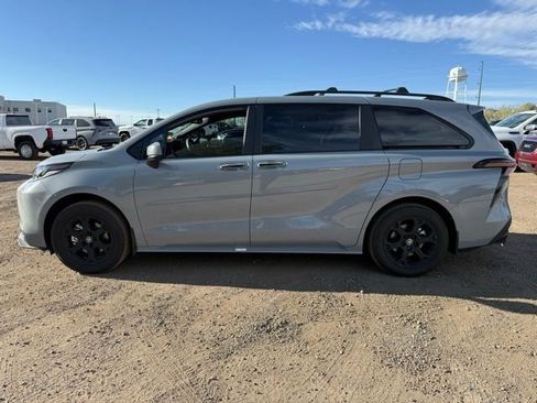 Used 2025 Toyota Sienna XLE Woodland Edition AWD/4WD image 2