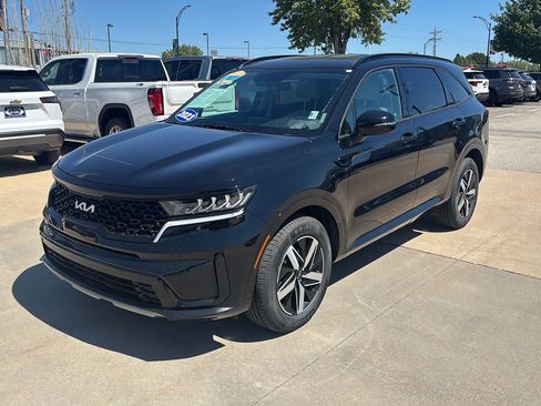 Used 2023 Kia Sorento S FWD image 3