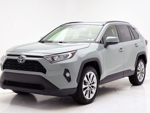 Used 2020 Toyota RAV4 XLE Premium AWD/4WD image 2
