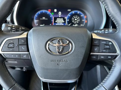 Used 2025 Toyota Highlander XSE AWD/4WD image 25