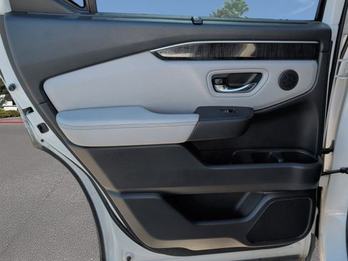 Used 2025 Honda Pilot Elite image 24