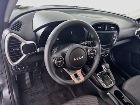 Used 2025 Kia Soul LX w/ LX Technology Package FWD image 9