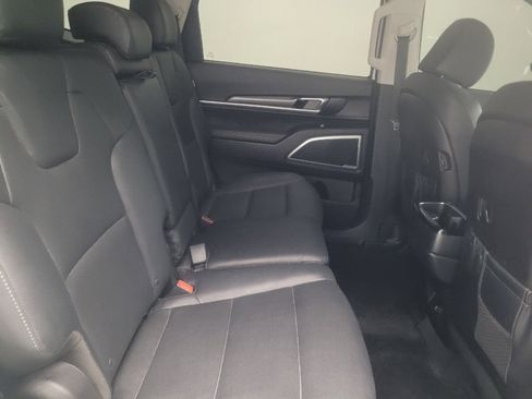 Used 2023 Kia Telluride LX FWD image 19