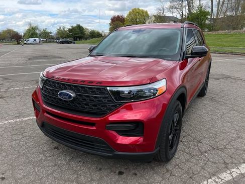 Used 2022 Ford Explorer XLT AWD/4WD image 4