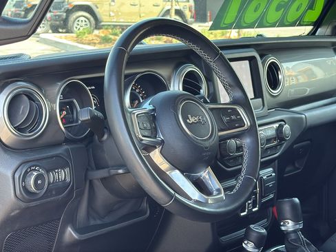 Used 2021 Jeep Wrangler Unlimited Sahara image 10