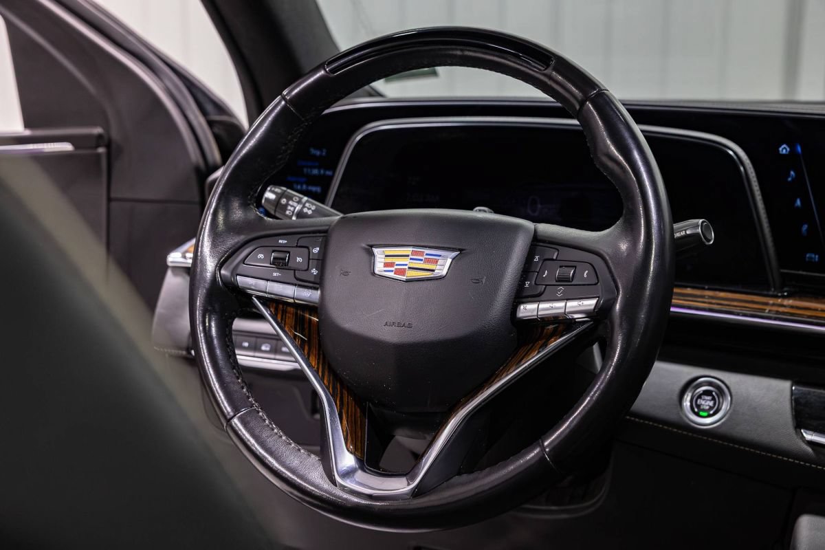Used 2023 Cadillac Escalade Premium Luxury AWD/4WD image 10