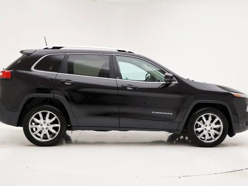 Used 2018 Jeep Cherokee Limited image 3