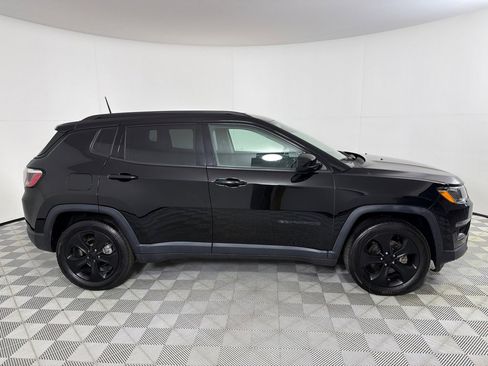 Used 2018 Jeep Compass Latitude image 4