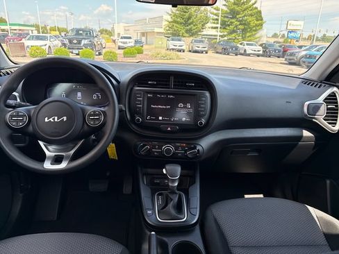 Used 2025 Kia Soul LX FWD image 12